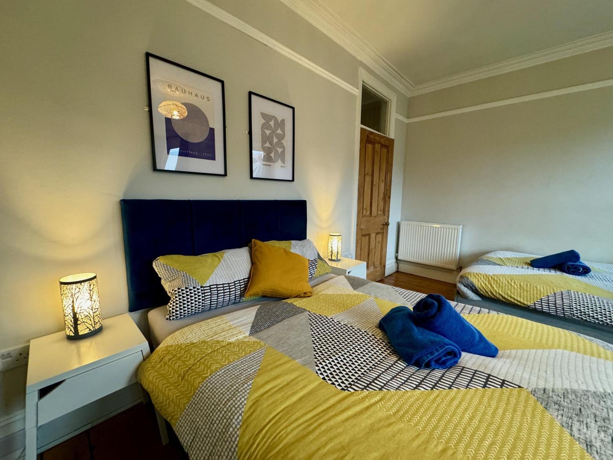 Large Citycentre Townhouse & Hot Tub, Pool Table And Offroad Parking คาร์ดิฟฟ์ ภายนอก รูปภาพ