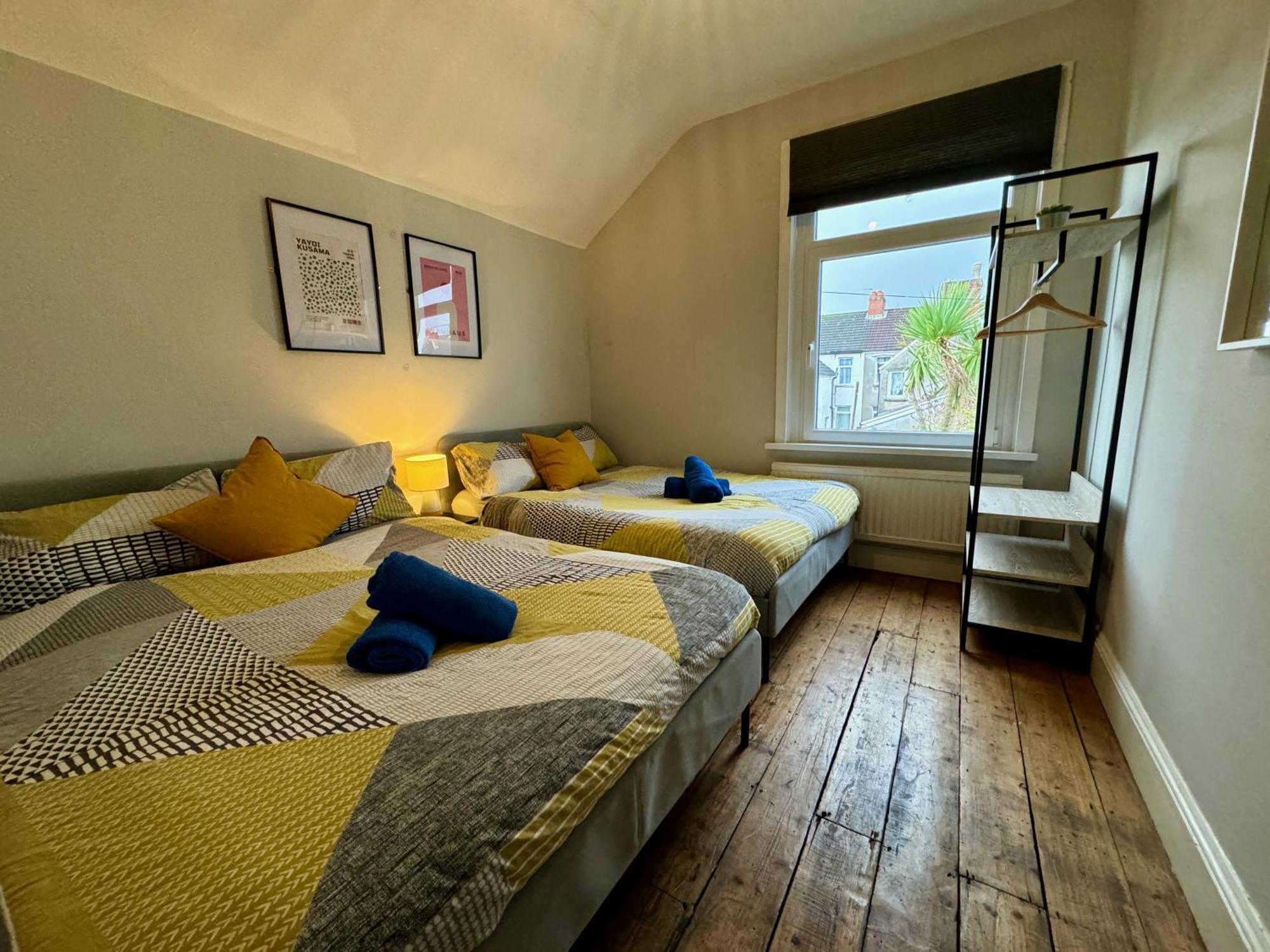 Large Citycentre Townhouse & Hot Tub, Pool Table And Offroad Parking คาร์ดิฟฟ์ ภายนอก รูปภาพ