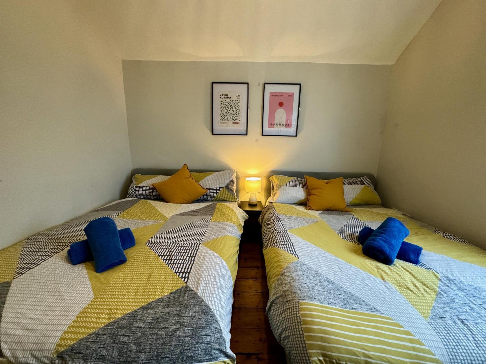 Large Citycentre Townhouse & Hot Tub, Pool Table And Offroad Parking คาร์ดิฟฟ์ ภายนอก รูปภาพ