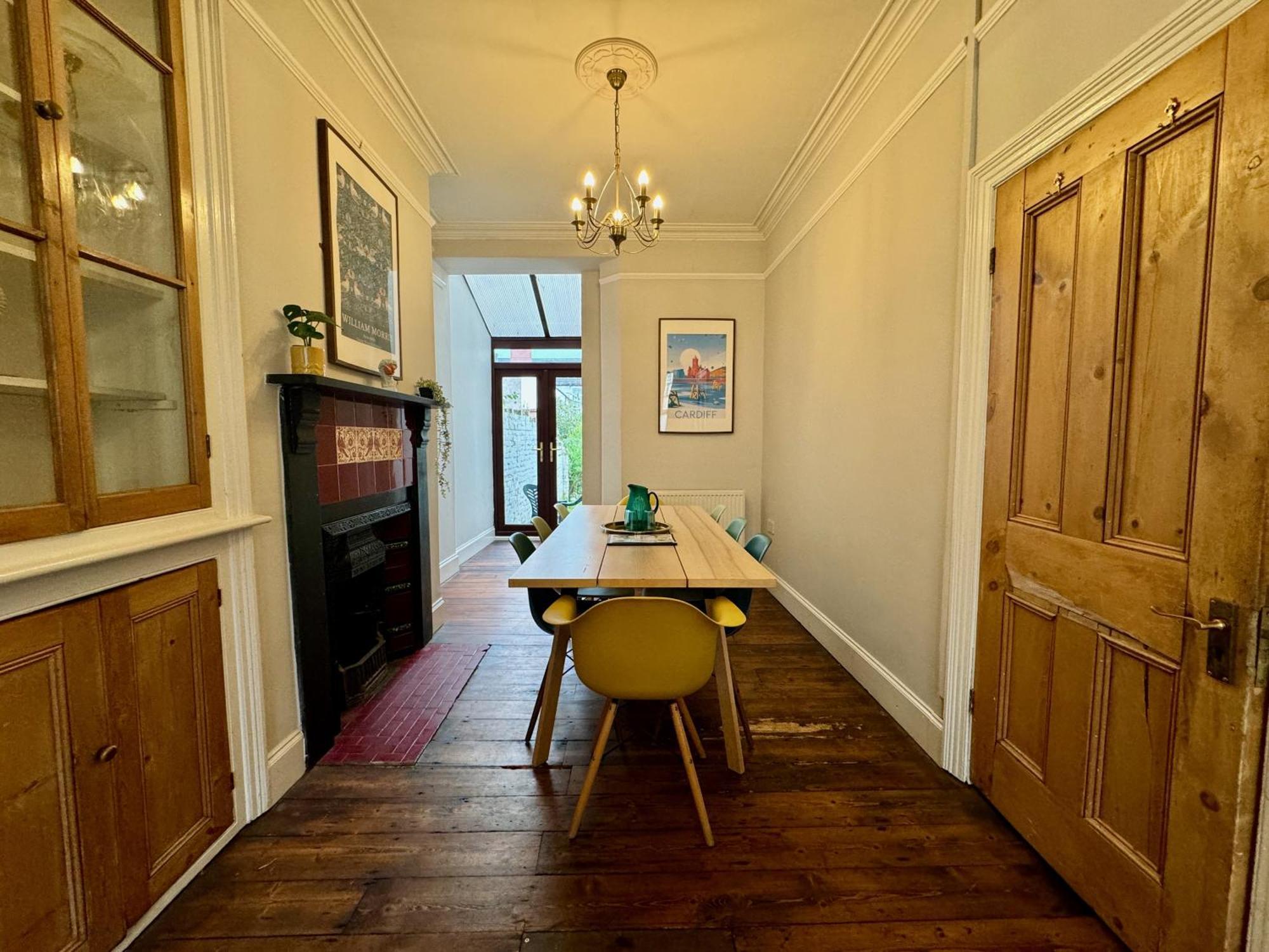 Large Citycentre Townhouse & Hot Tub, Pool Table And Offroad Parking คาร์ดิฟฟ์ ภายนอก รูปภาพ