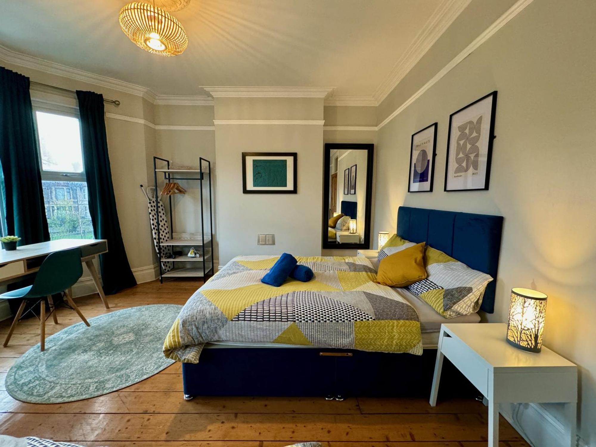 Large Citycentre Townhouse & Hot Tub, Pool Table And Offroad Parking คาร์ดิฟฟ์ ภายนอก รูปภาพ