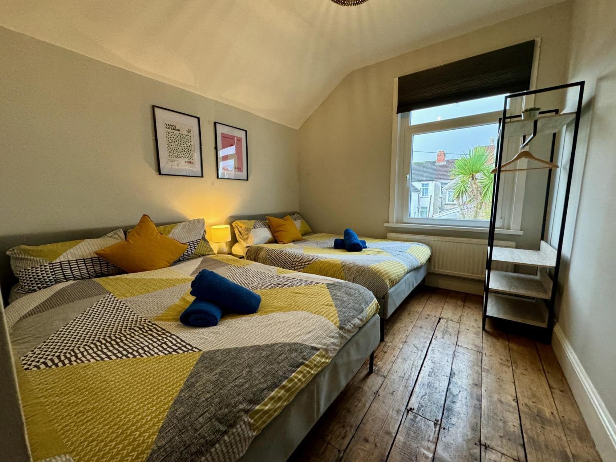 Large Citycentre Townhouse & Hot Tub, Pool Table And Offroad Parking คาร์ดิฟฟ์ ภายนอก รูปภาพ