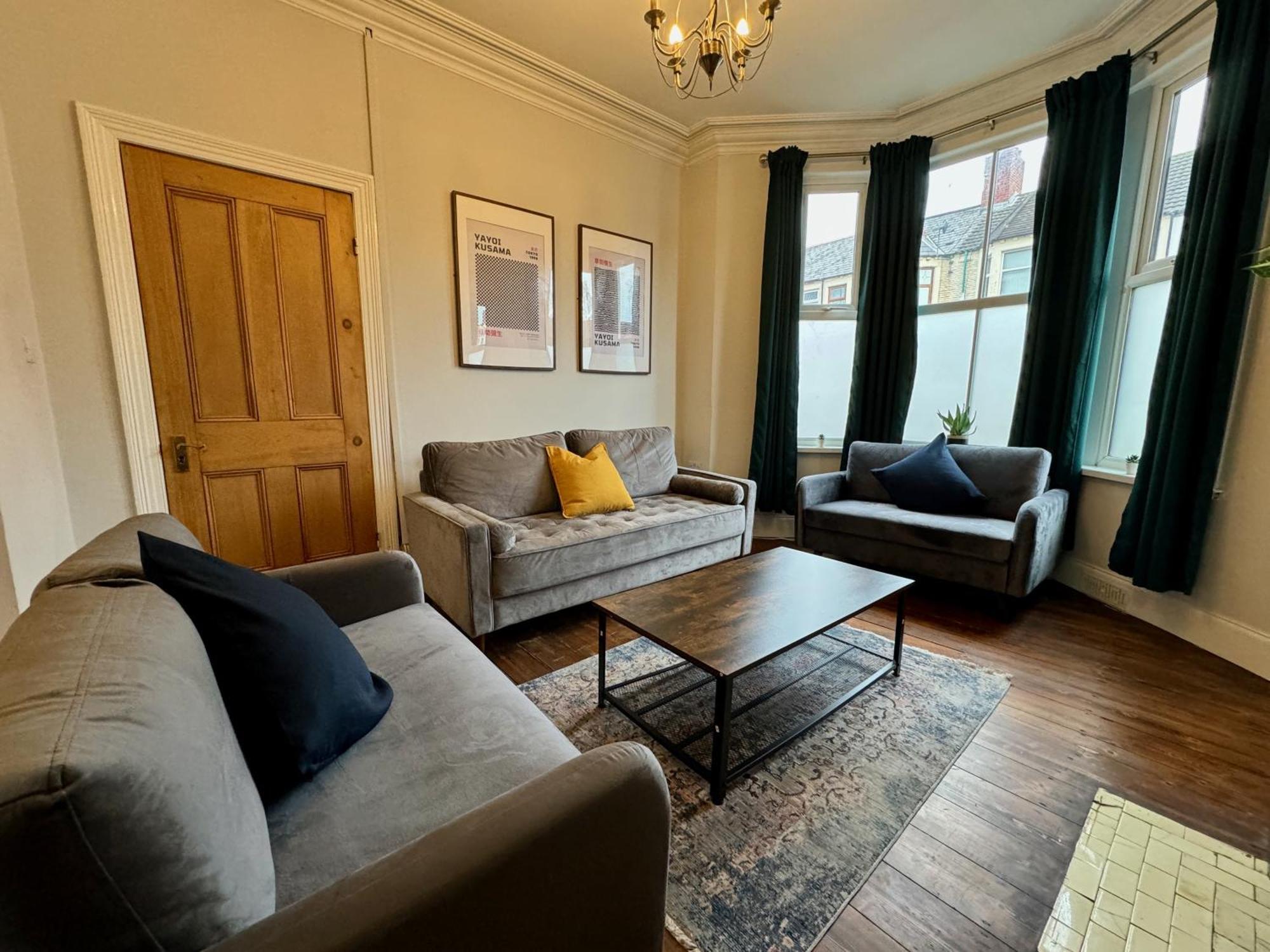 Large Citycentre Townhouse & Hot Tub, Pool Table And Offroad Parking คาร์ดิฟฟ์ ภายนอก รูปภาพ