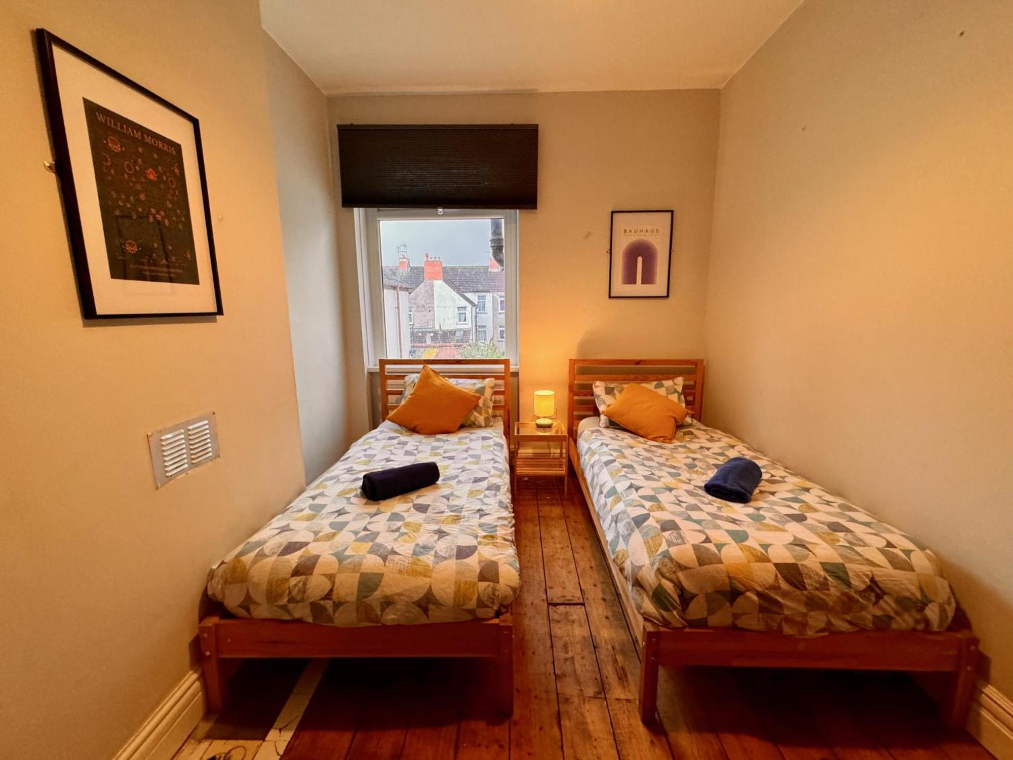 Large Citycentre Townhouse & Hot Tub, Pool Table And Offroad Parking คาร์ดิฟฟ์ ภายนอก รูปภาพ