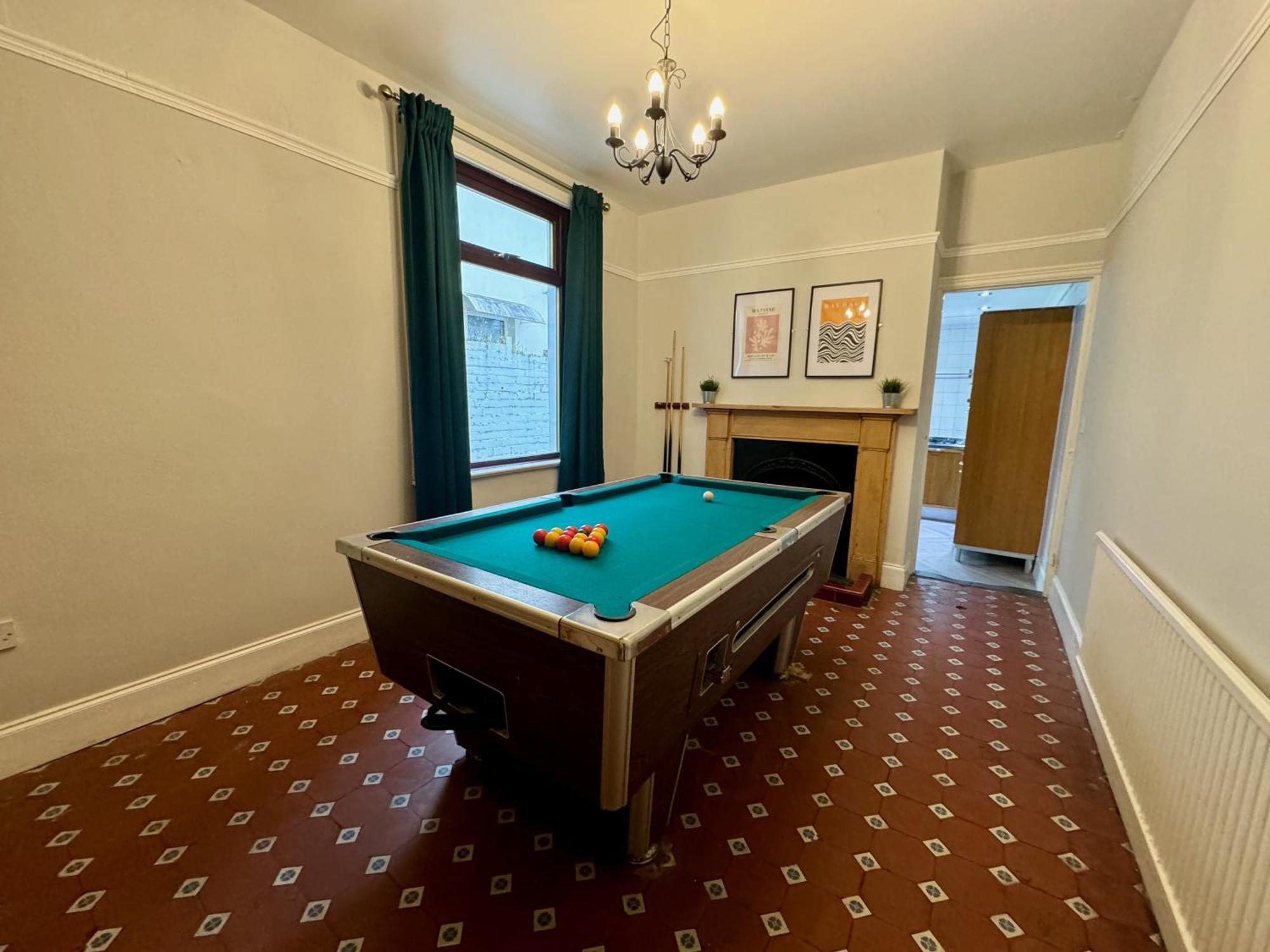 Large Citycentre Townhouse & Hot Tub, Pool Table And Offroad Parking คาร์ดิฟฟ์ ภายนอก รูปภาพ