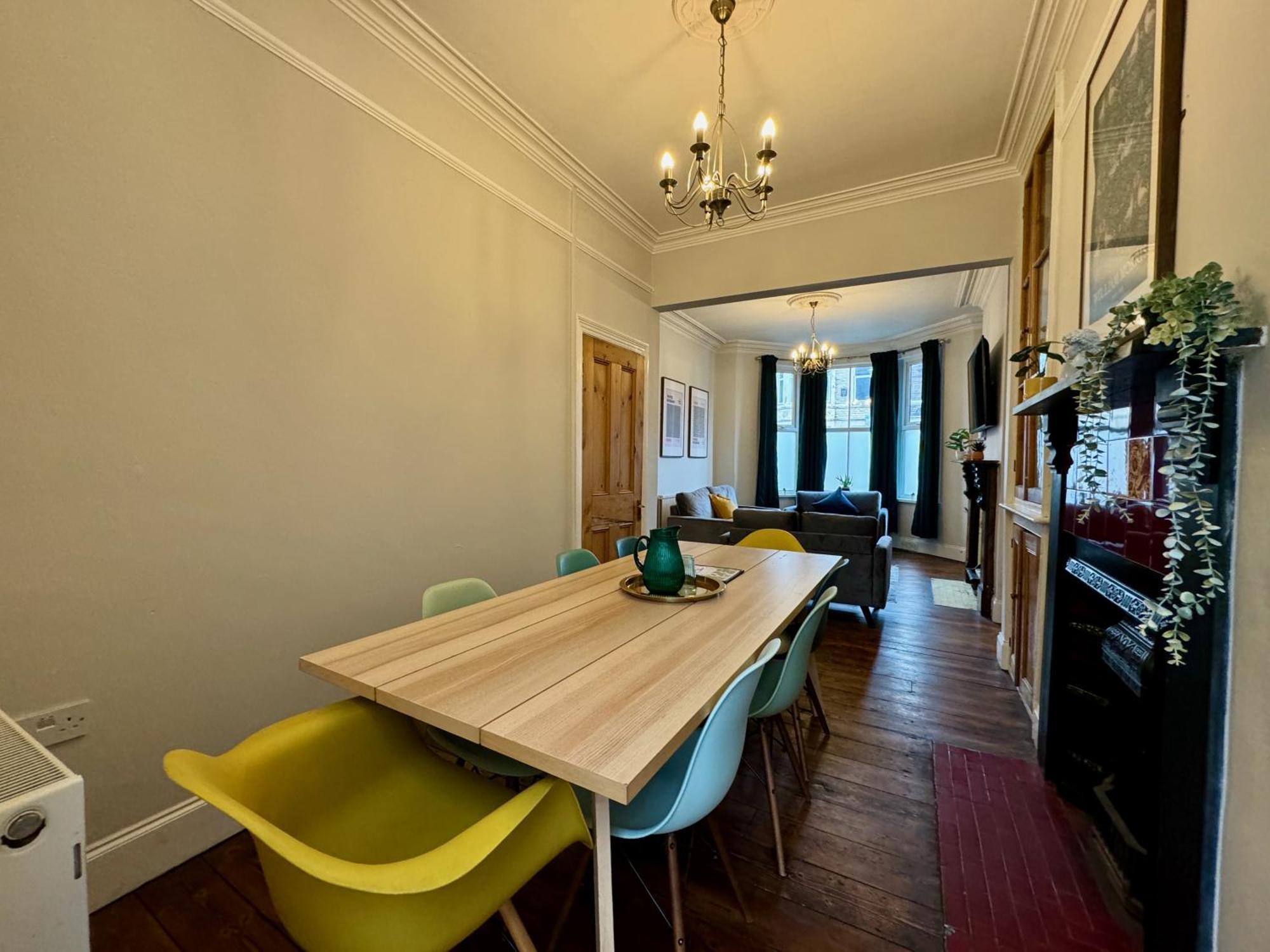 Large Citycentre Townhouse & Hot Tub, Pool Table And Offroad Parking คาร์ดิฟฟ์ ภายนอก รูปภาพ