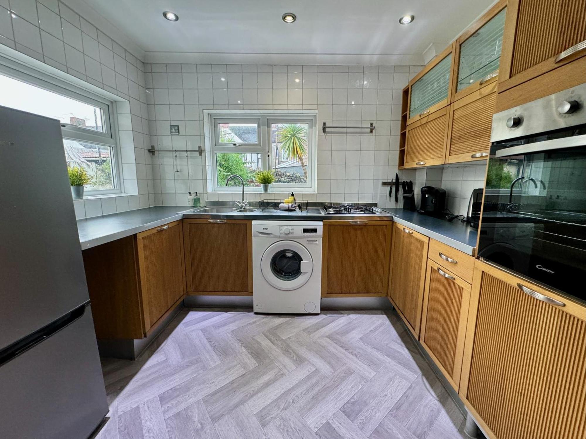 Large Citycentre Townhouse & Hot Tub, Pool Table And Offroad Parking คาร์ดิฟฟ์ ภายนอก รูปภาพ