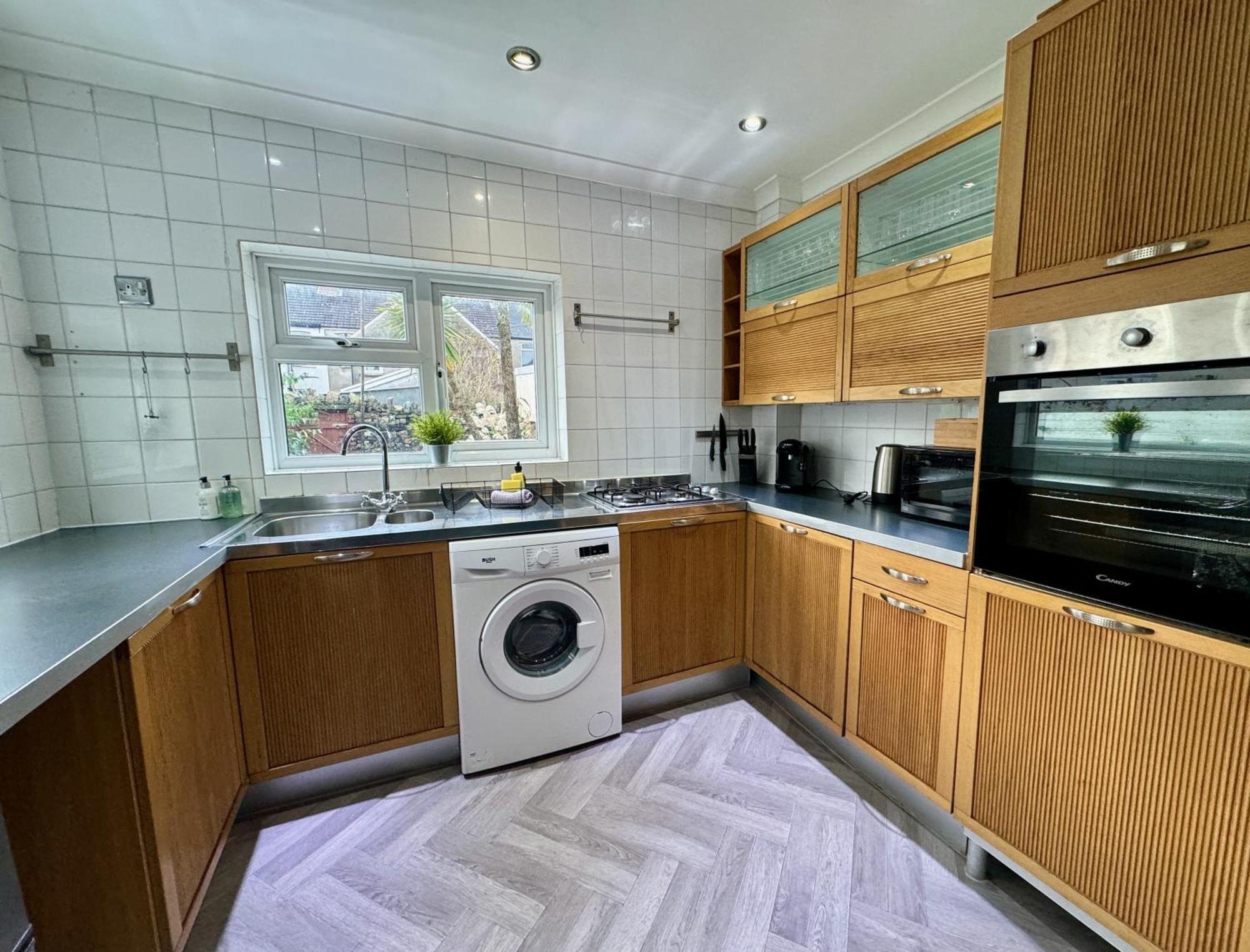 Large Citycentre Townhouse & Hot Tub, Pool Table And Offroad Parking คาร์ดิฟฟ์ ภายนอก รูปภาพ